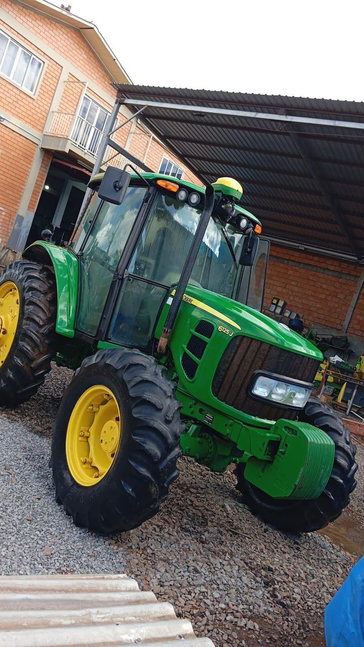 Trator John Deere 6125J – Ano 2019