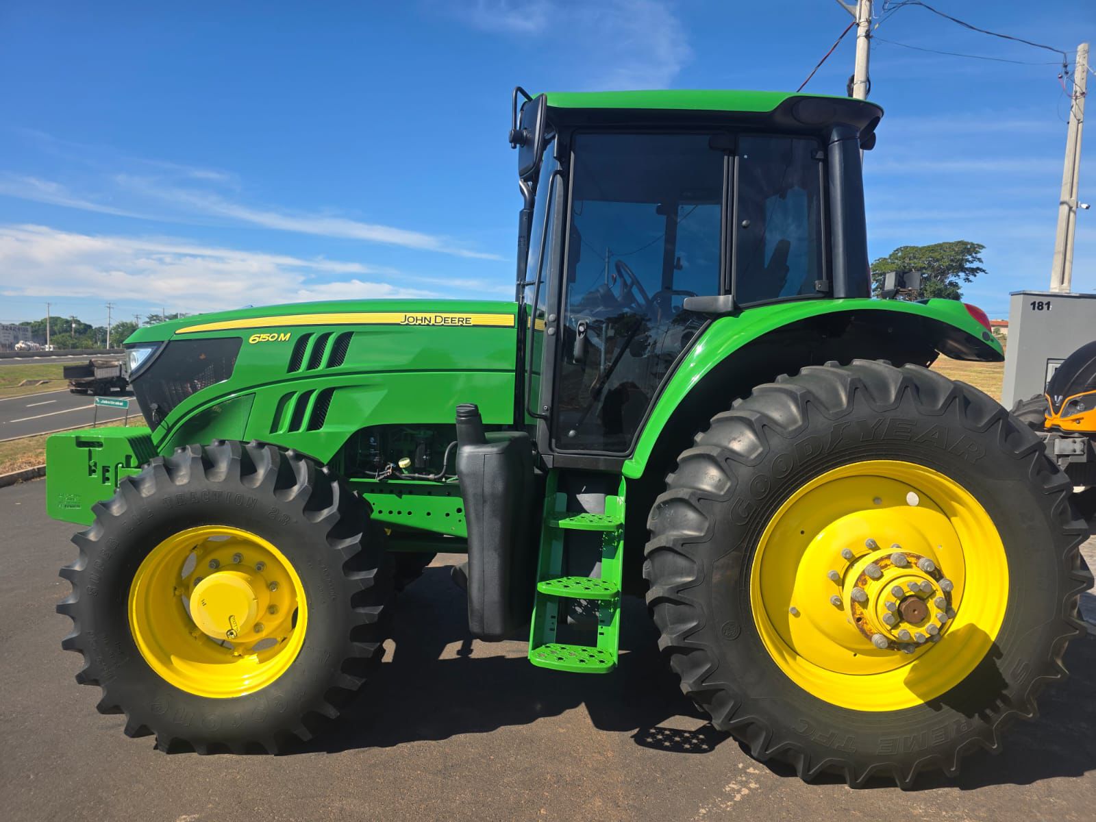 Trator John Deere 6150M – Ano 2024