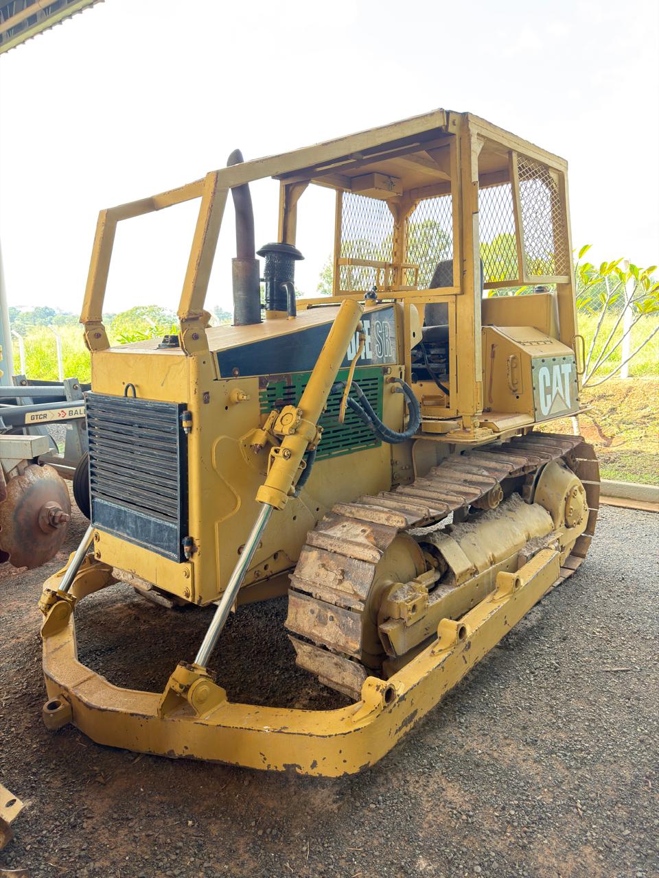 Trator de esteira Caterpillar D4E-SR – Ano 1995
