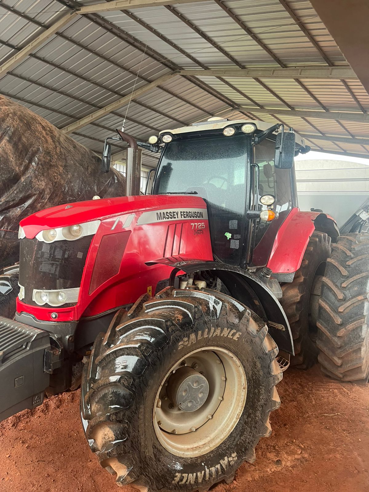 Trator Massey Ferguson 7725 – Ano 2023