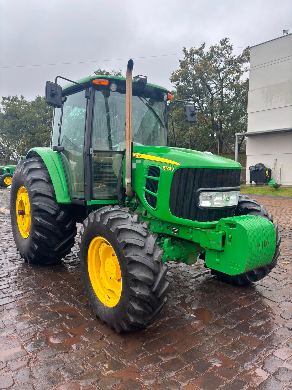 Trator John Deere 6125J – Ano 2022