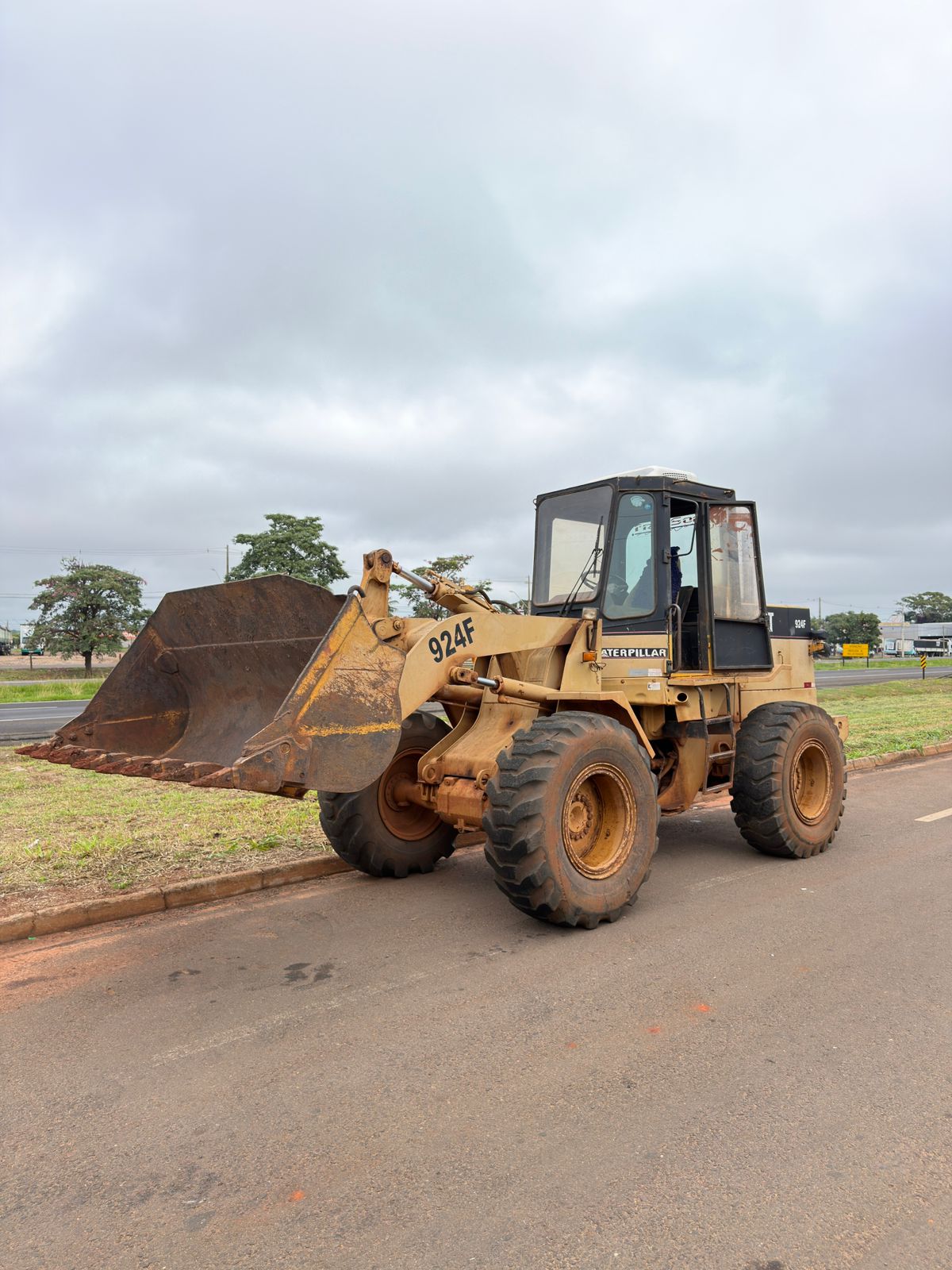 Pá Carregadeira Caterpillar 924F – Ano 1995