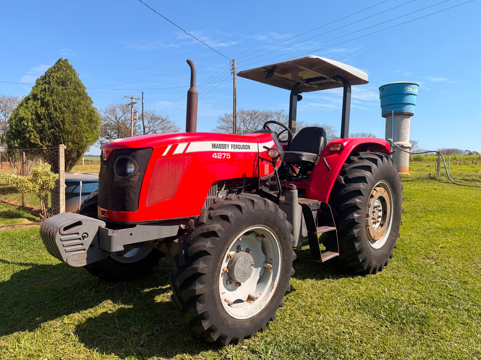 Trator Massey Ferguson 4275 – Ano 2012