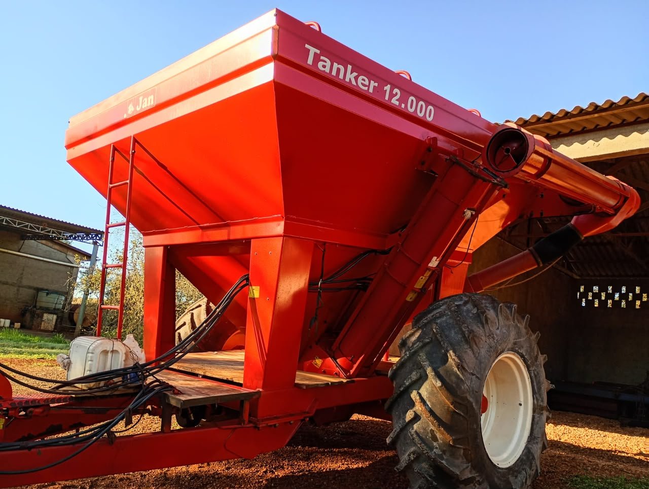 Graneleira Jan Tanker 12.000 – Ano 2012