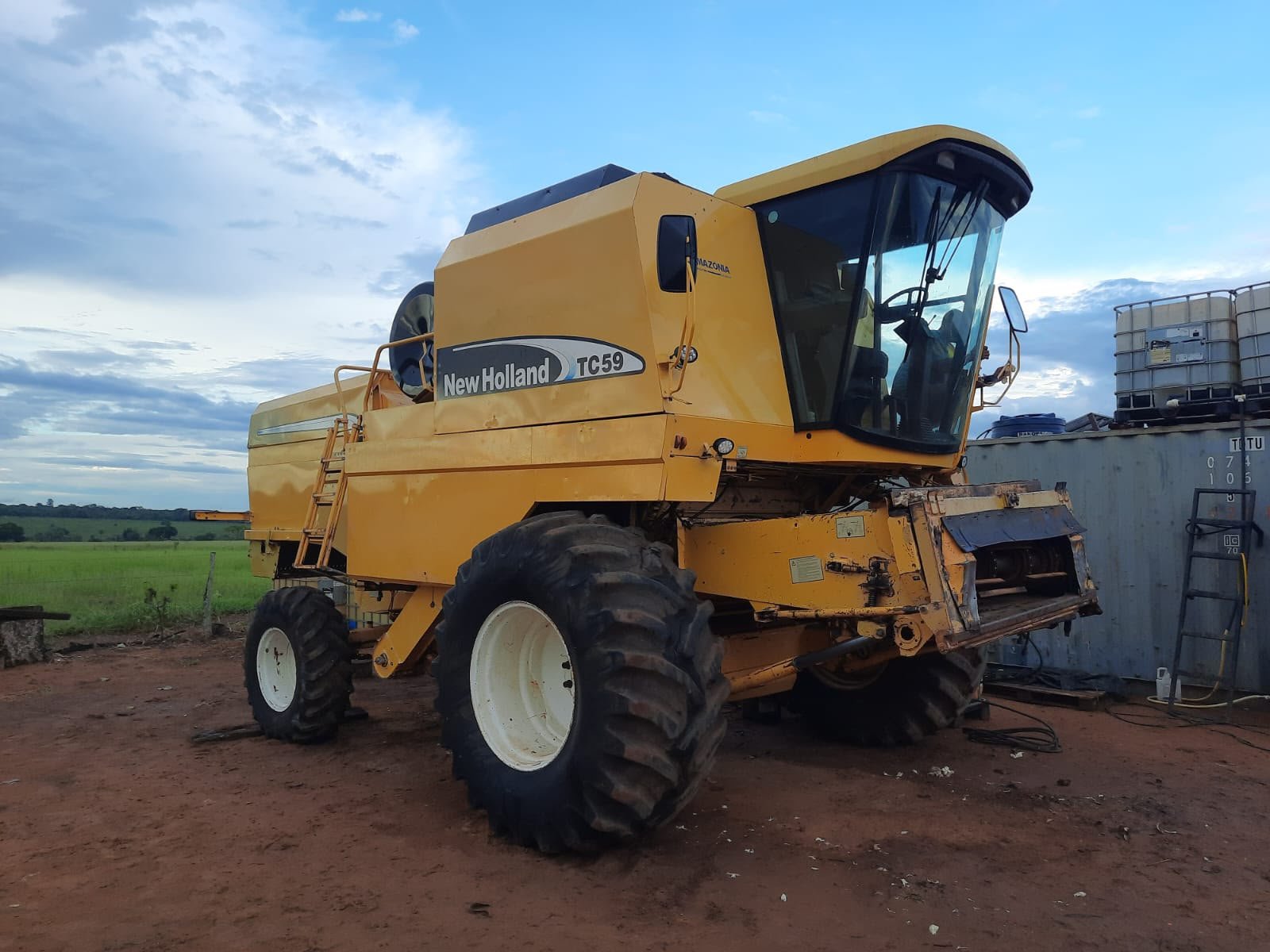 Colheitadeira  New Holland TC 59 – Ano 2003