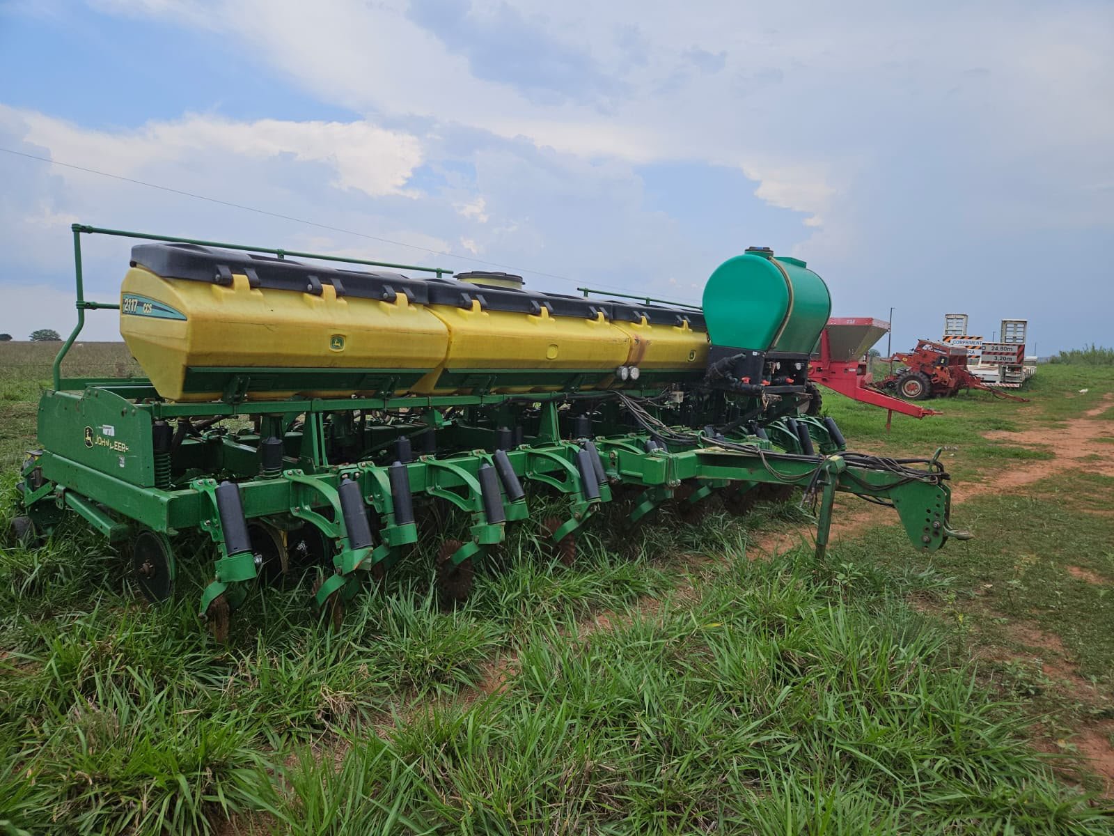 Plantadeira John Deere CCS 2117 – 17×45 – Ano 2015