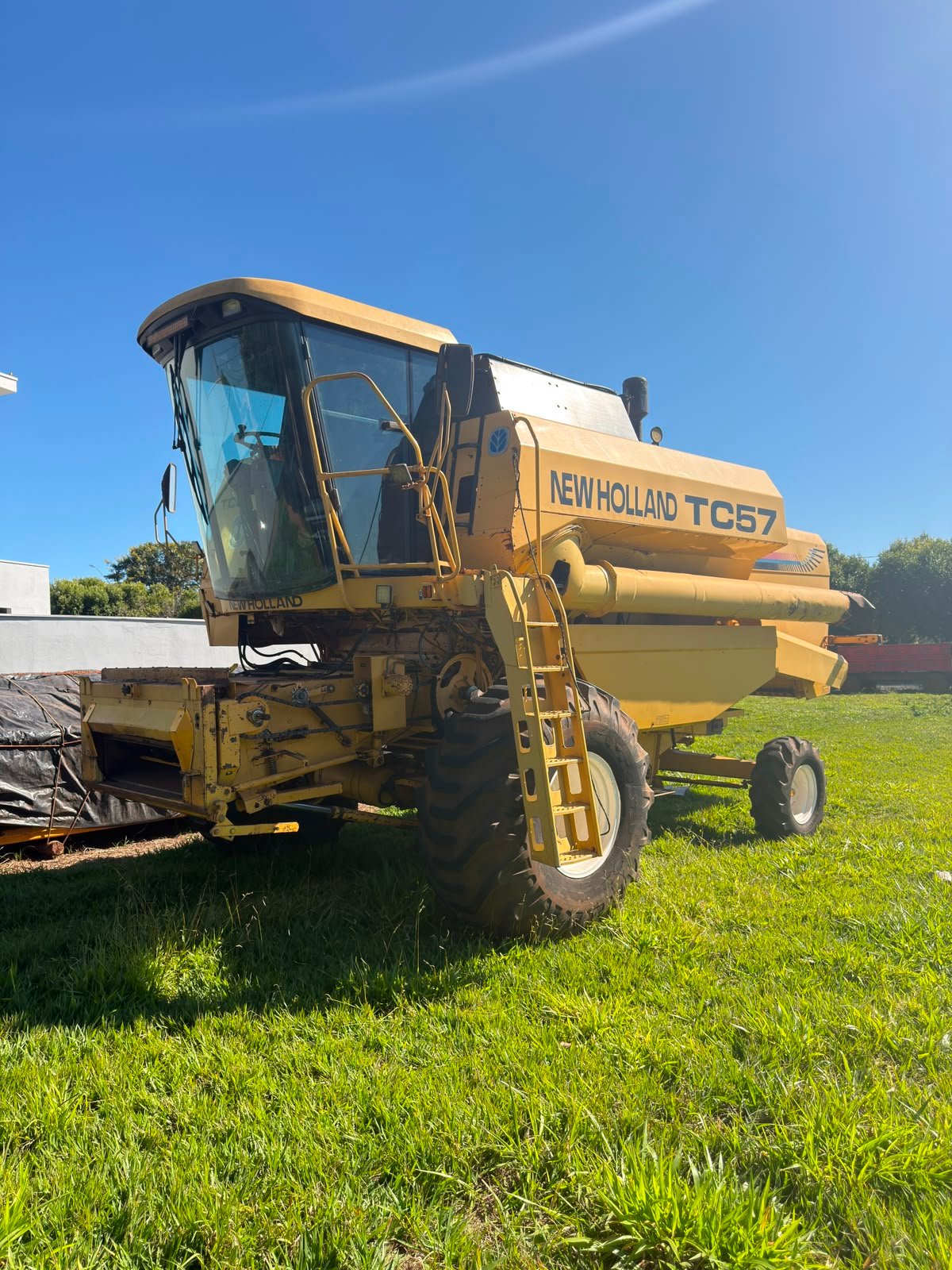 Colheitadeira New Holland TC57 – Ano 1999