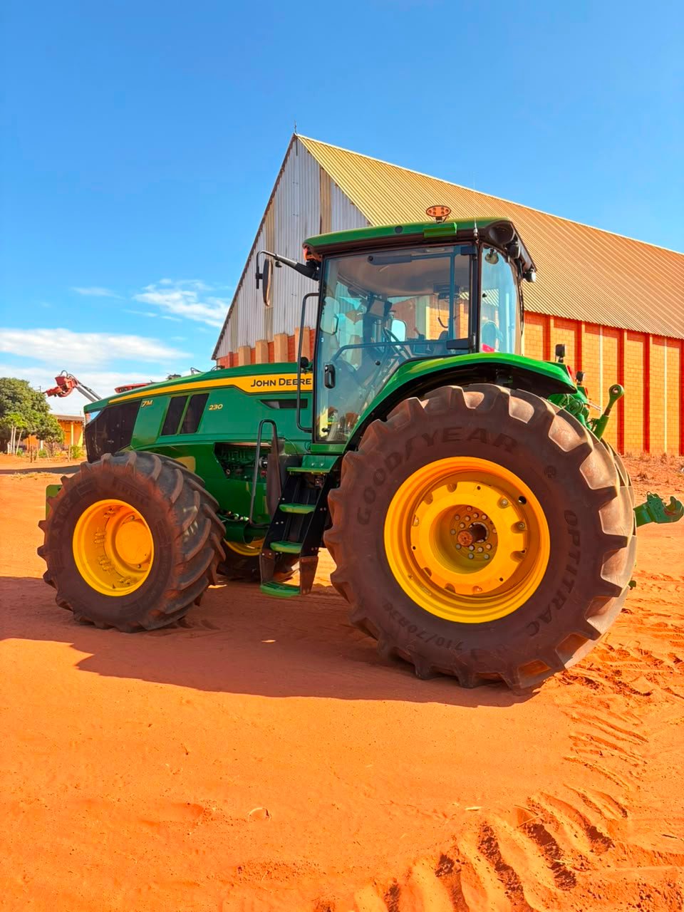 Trator John Deere 7M 230 – Ano 2025