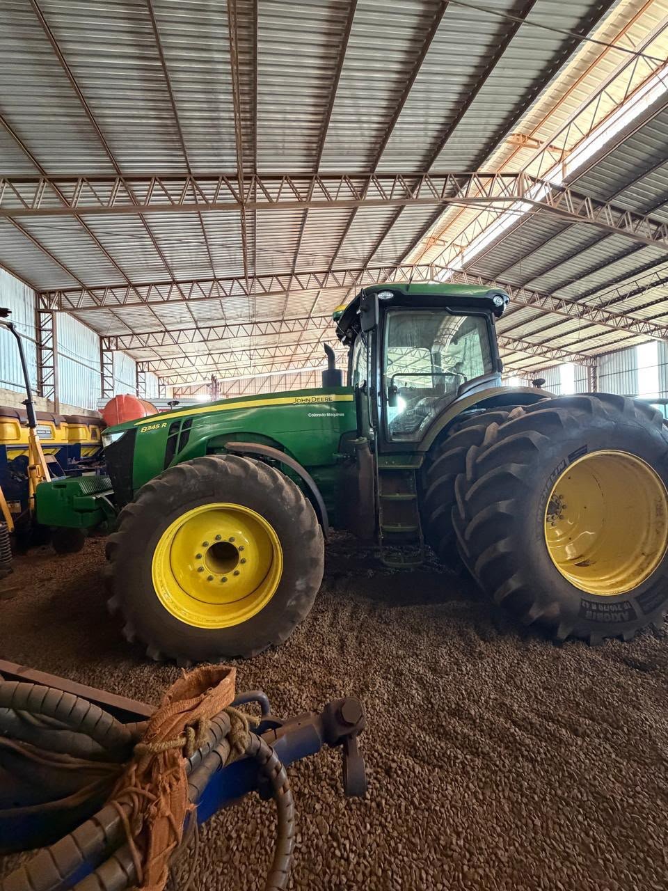 Trator John Deere 8345 R – Ano 2023