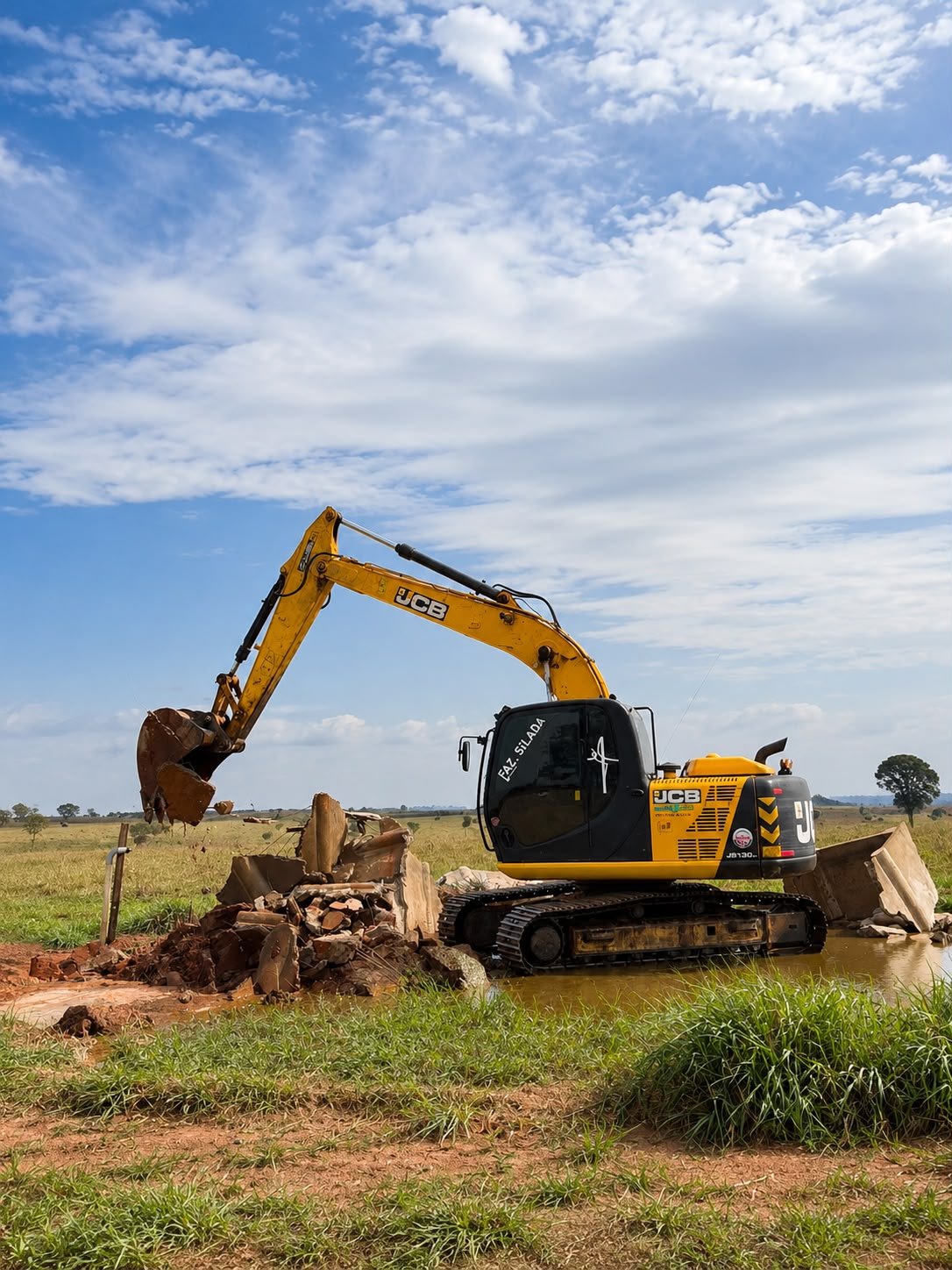 Escavadeira JCB JS130LC – Ano 2022
