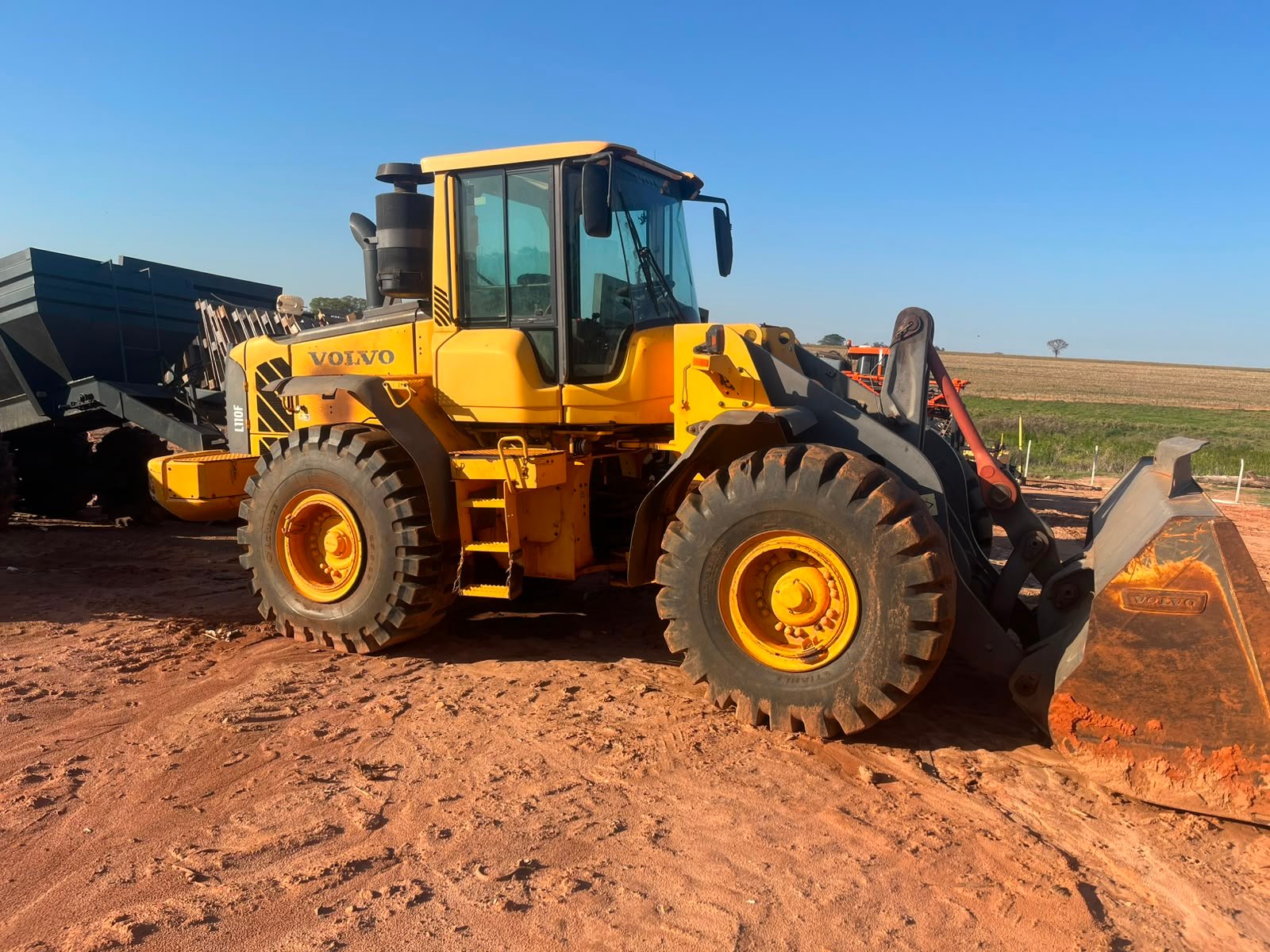 Pá Carregadeira Volvo L110F – Ano 2013