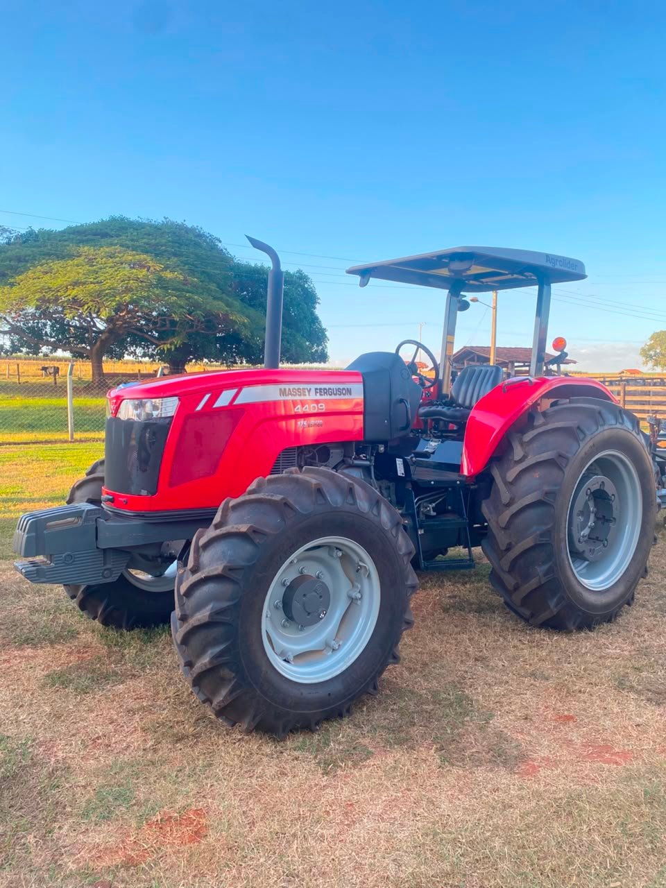 Trator Massey Ferguson MF 4409 – Ano 2023