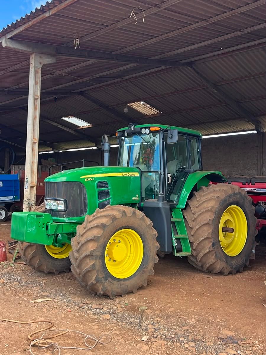 Trator John Deere 6210J – Ano 2018