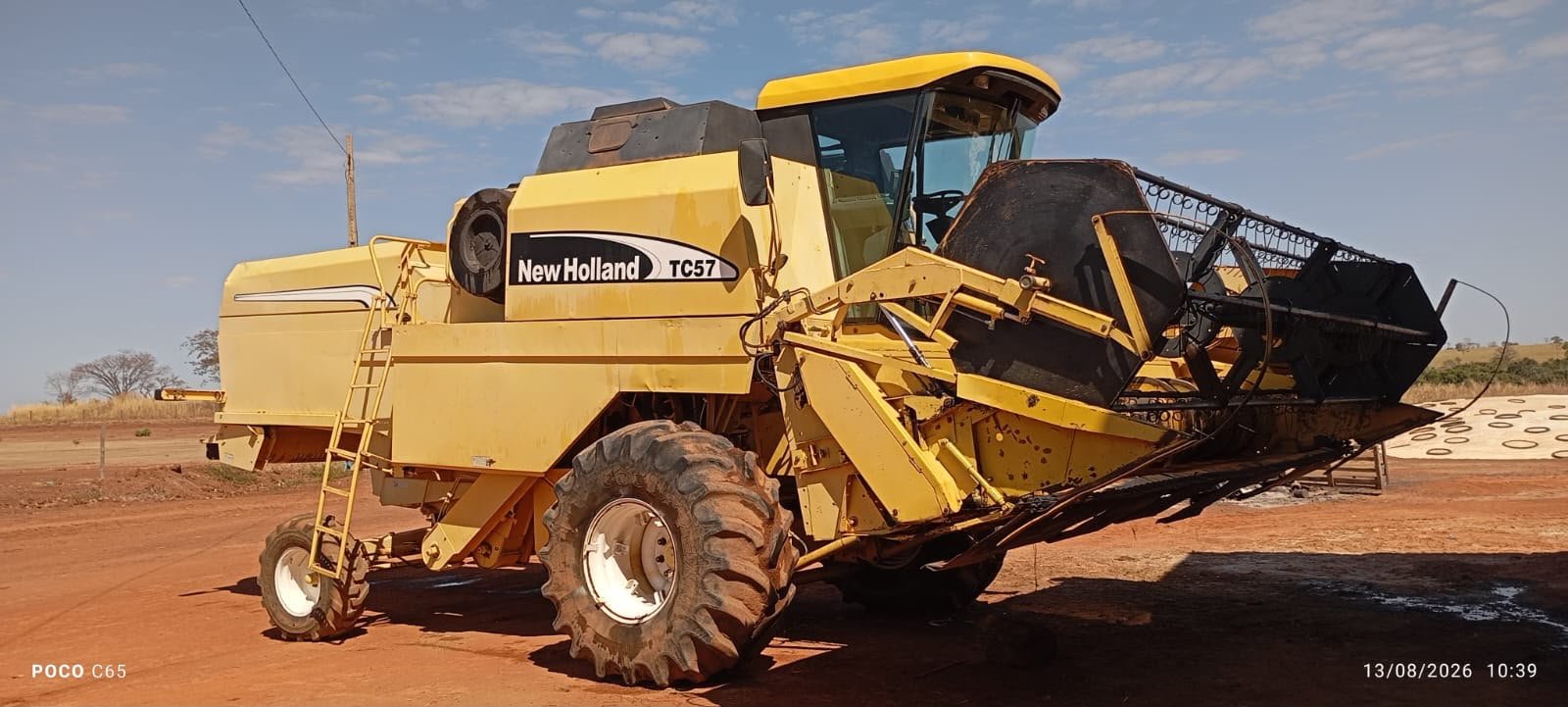 Colheitadeira New Holland TC 57 – Ano 2003