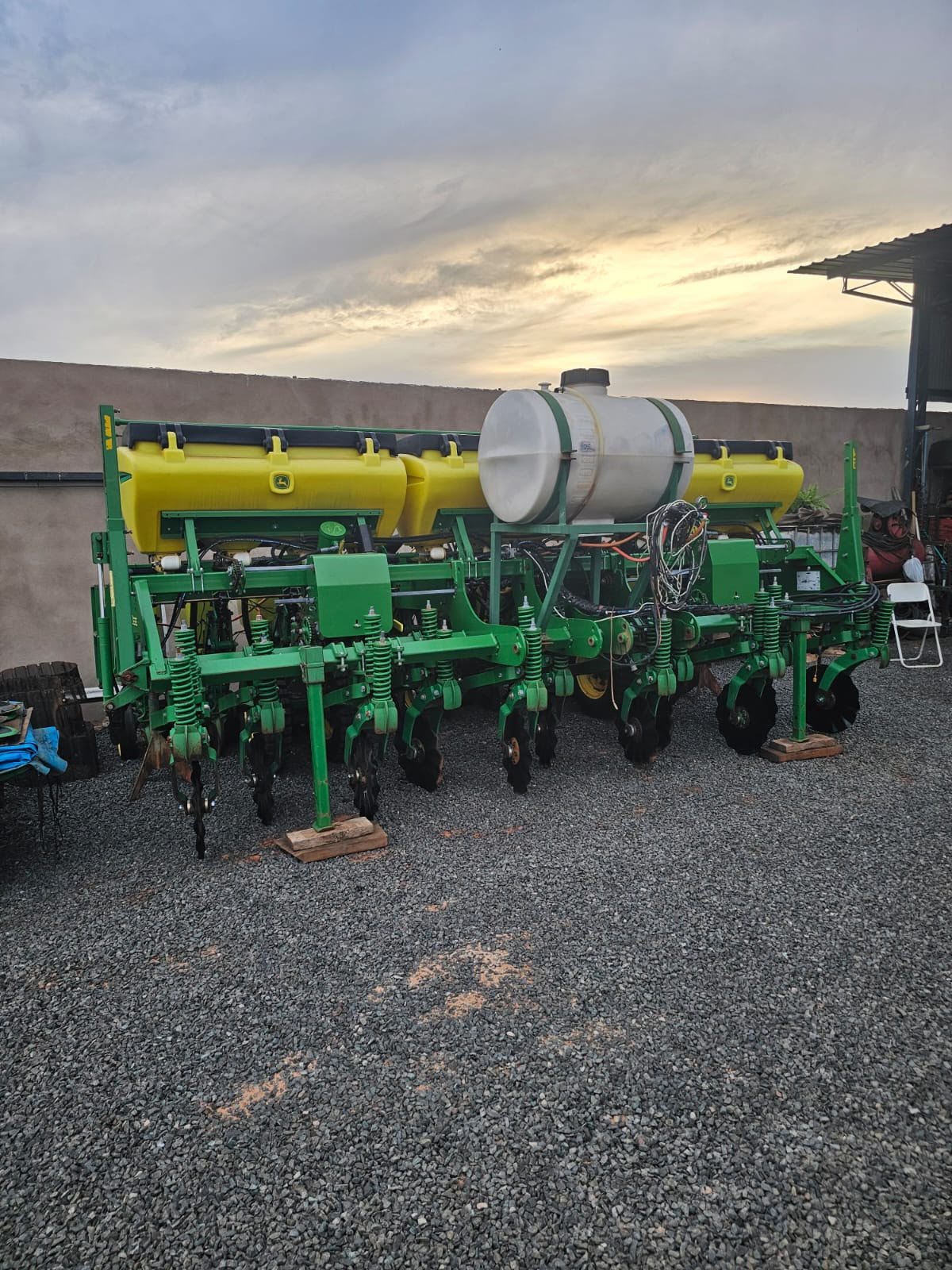 Plantadeira John Deere 1111 – 11x45cm – Ano 2016