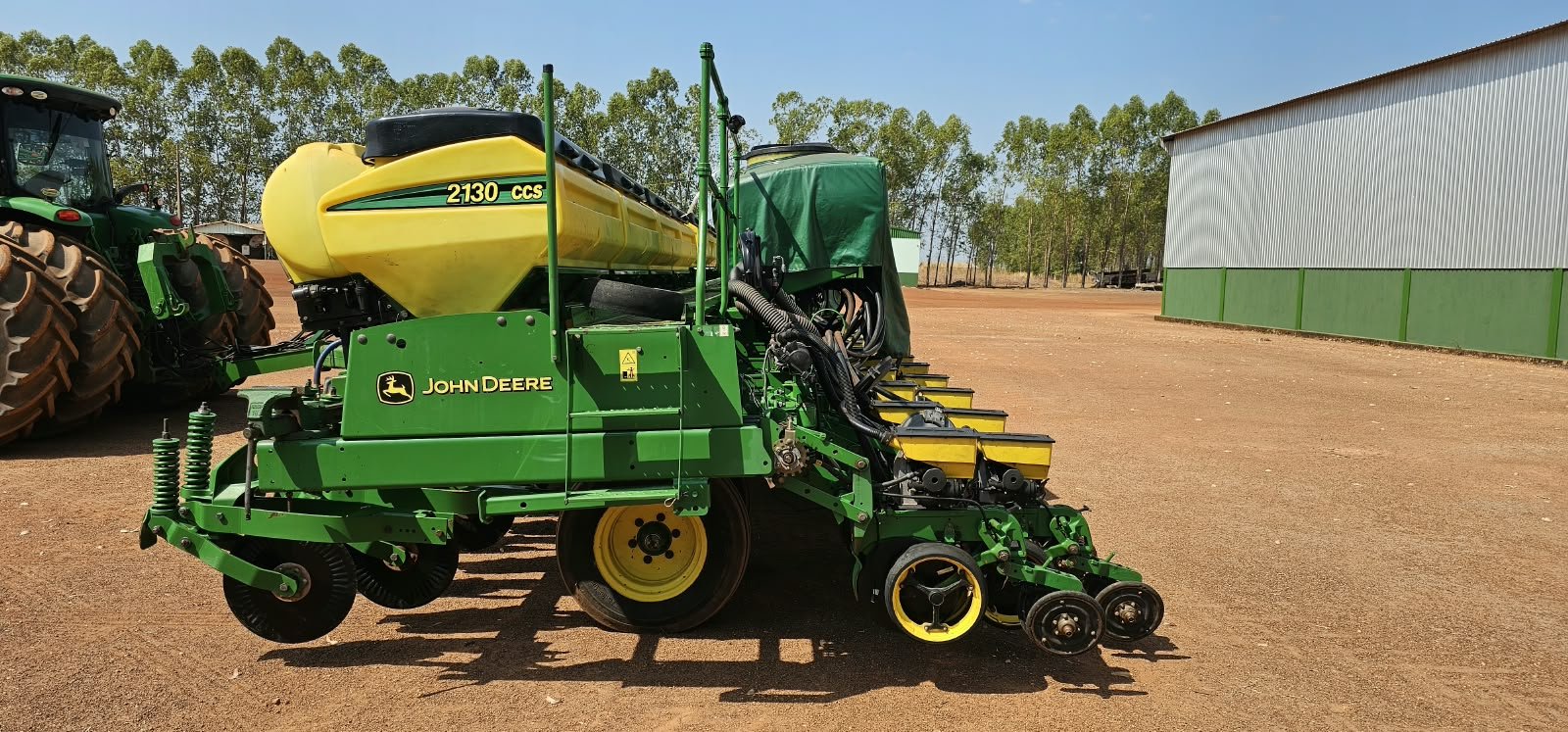 Plantadeira John Deere 2130 CCS (30×45) – Ano 2020