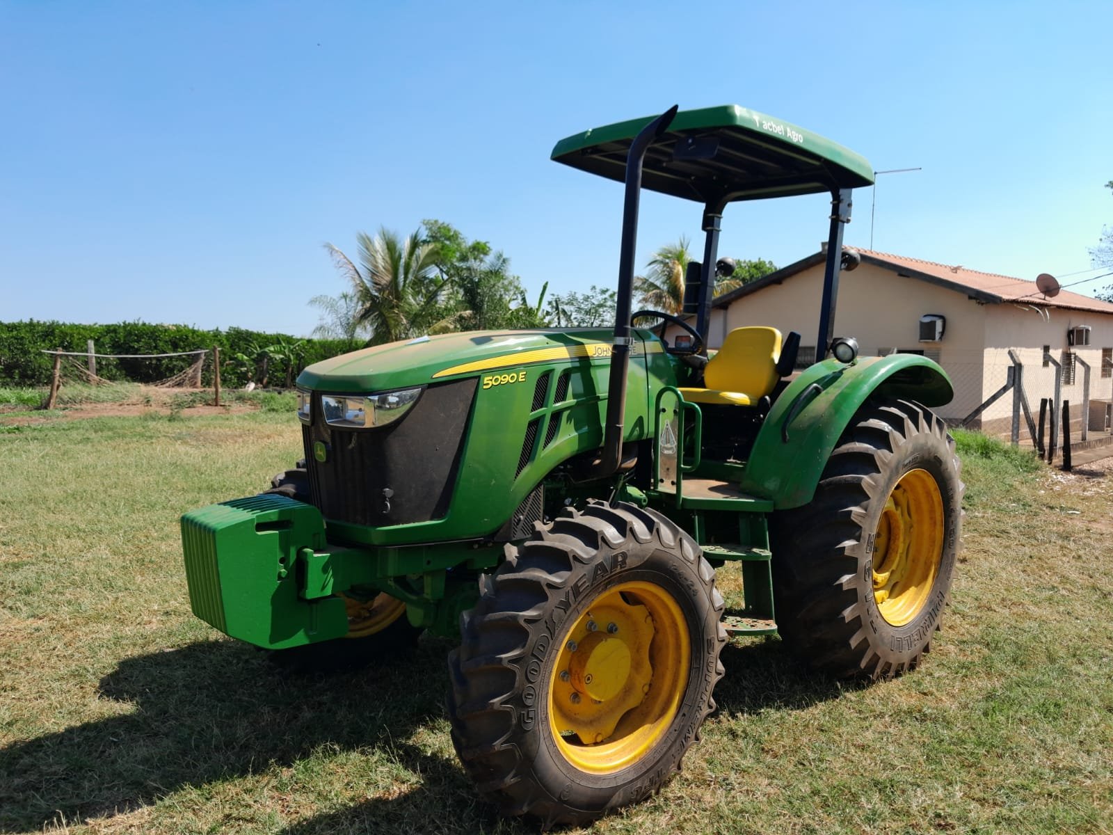 Trator John Deere 5090E – Ano 2025