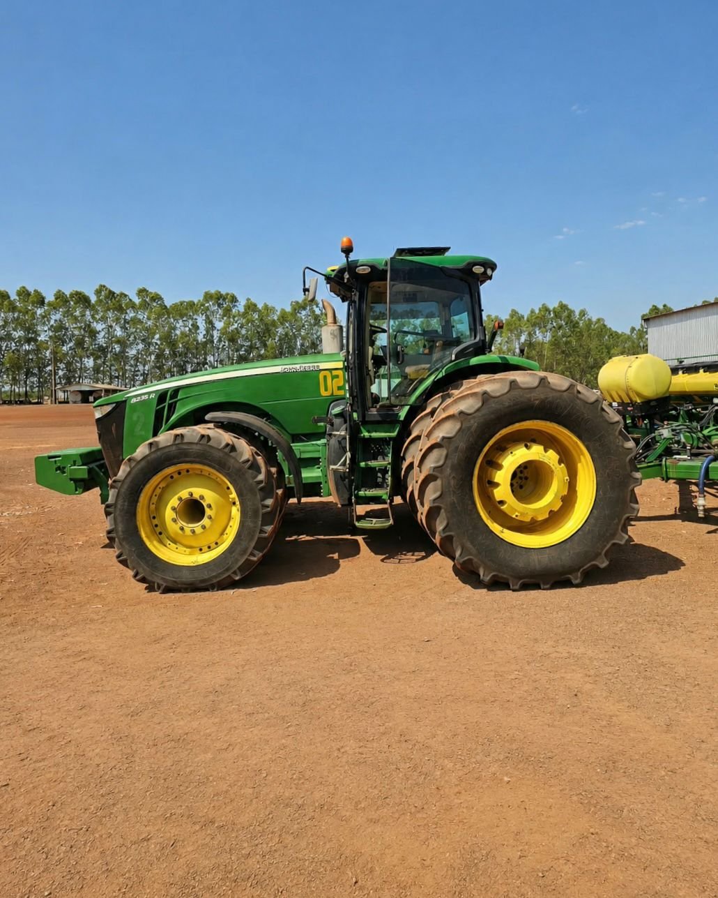 Trator John Deere 8335R – Ano 2015