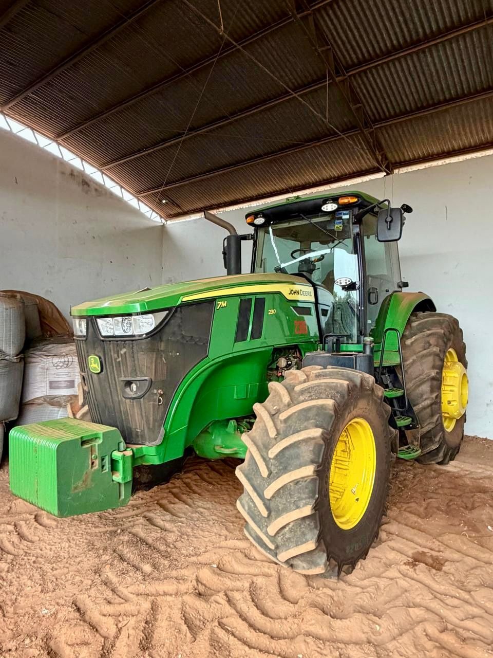 Trator John Deere 7M 230 – Ano 2024