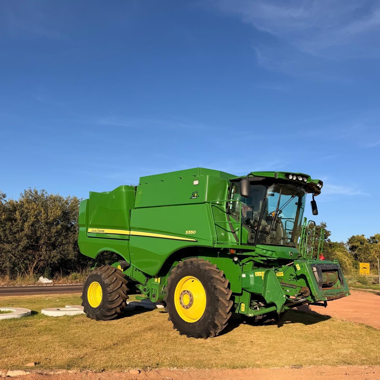 Colheitadeira John Deere S550 – Ano 2023