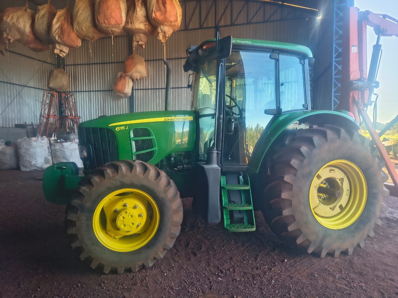 Trator John Deere 6115J – Ano 2022