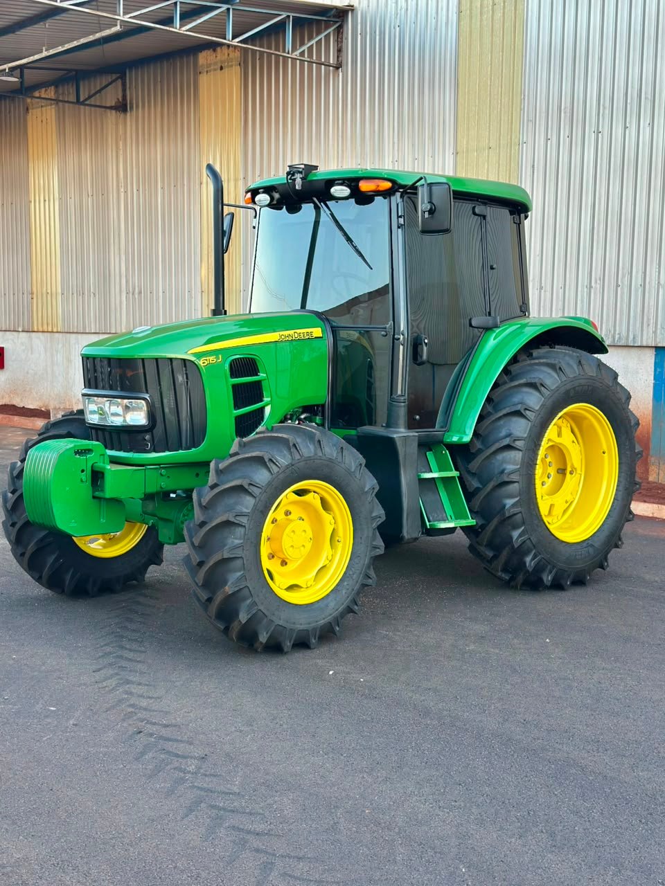 Trator John Deere 6115J – Ano 2023